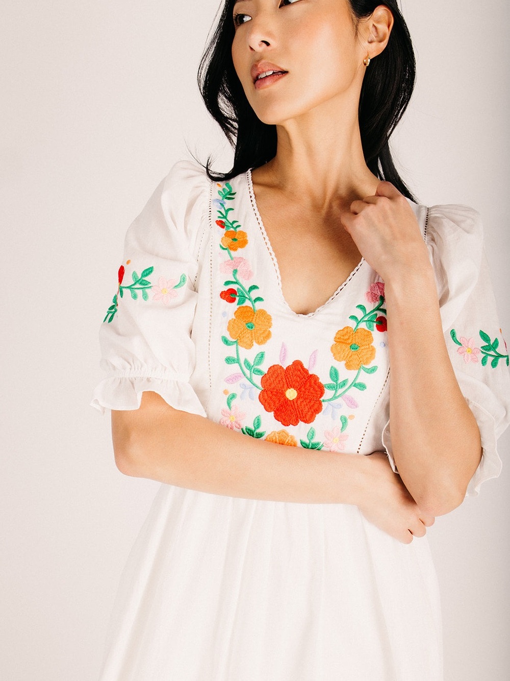 Urban Outfitters White Embroidered Boho Maxi Dress Floral Smocked 100% Cotton - Picture 11 of 16